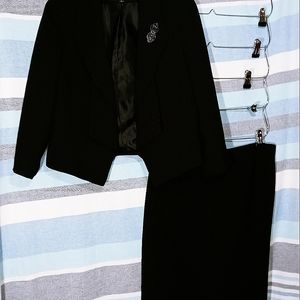 Arthur S Levine Tahari 2 pc Women's Suit